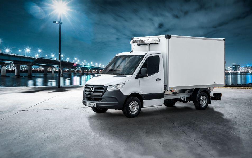 Transporter in der Nacht